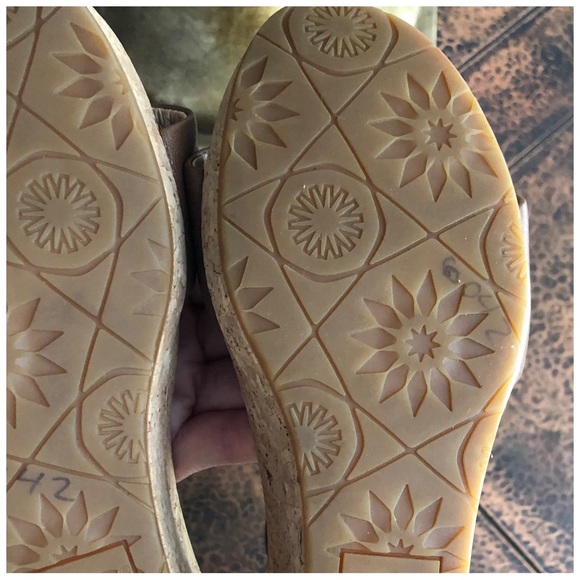UGG LEATHER SANDALS SIZE 6 CHESTNUT - Picture 9 of 12